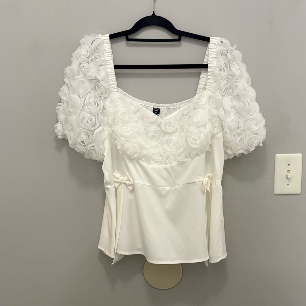 SHEIN White Floral Textured Blouse - Picture 2 of 5
